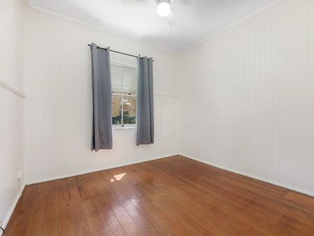 42 Thompson Street, Silkstone QLD 4304 - House For Rent | Domain - Photo 3