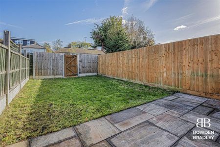 3 bedroom terraced house to rent - Photo 3