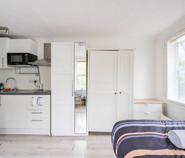 Studio to rent - Photo 1