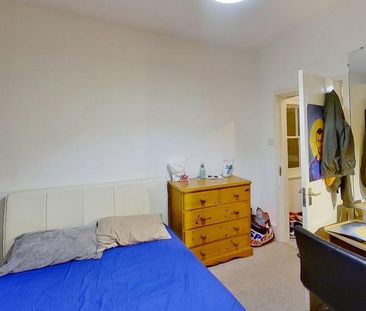 5 bedroom semi-detached house to rent - Photo 2