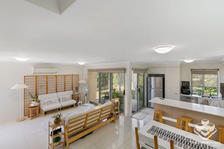 Modern & Low-Maintenance Living in Prime Runcorn Location - Photo 2