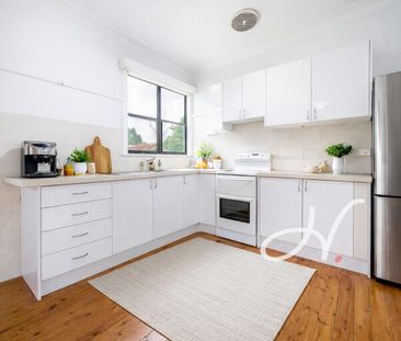 FRESHLY PAINTED & NEW CARPET 3 BEDROOM HOME! - Photo 6