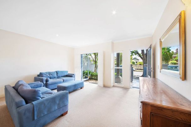 Stylish Terrace-Style Townhouse with Double Garage & Loft Retreat - Photo 1