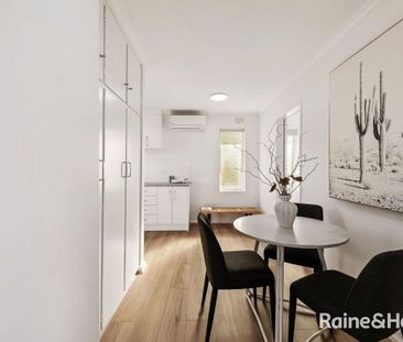 Modern Upstairs Unit in Prime Cosmopolitan Location - Photo 6