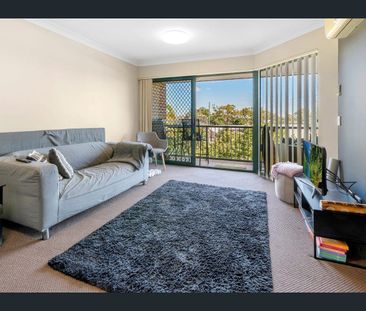 Spacious Apartment in Prime Southport Location ! - Photo 1