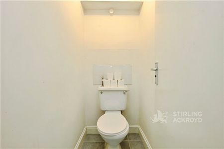 Elgin Gardens, Guildford, Surrey, GU1 1UB - Photo 2