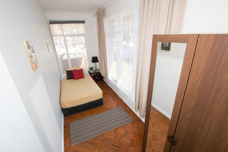 FANTASTIC SEVEN BEDROOM HOUSE. - Photo 3