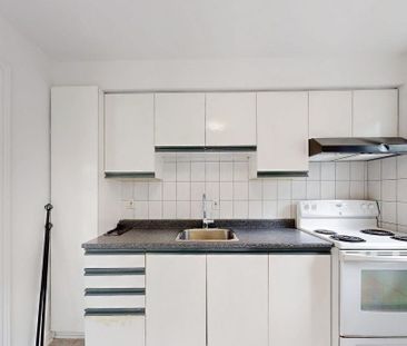 For Lease - 6 English Street, Brampton, Ontario - Photo 2