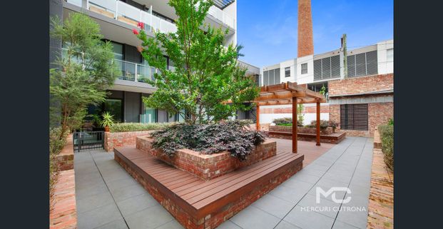 *****SOPHISTICATED INNER CITY LIVING******** - Photo 1