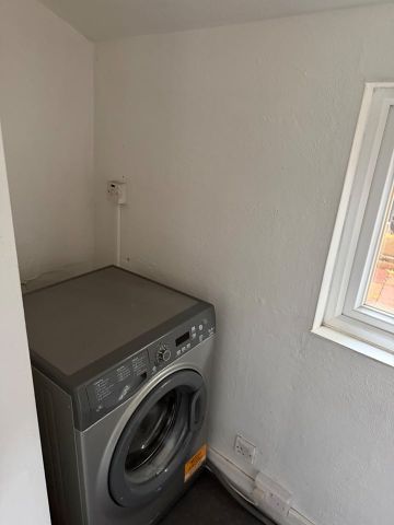 3 Bed Terraced House, Parker Road, CR0 - Photo 3