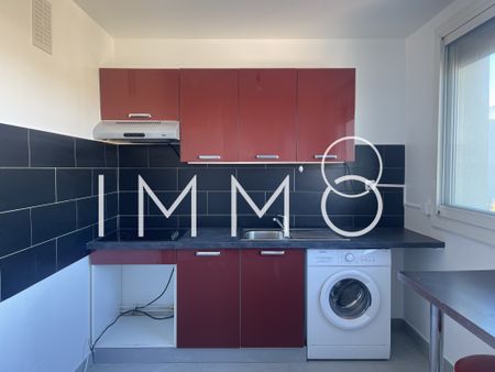 Location Appartement 2 pièces 57m² MARSEILLE 11ème - Photo 4