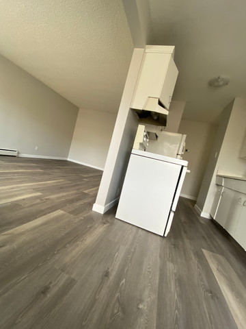 Hollycrest Manor - Photo 4