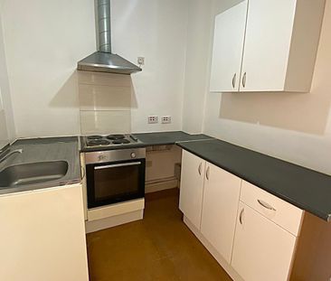 £850 PCM, Two Bedroom Second Floor Flat in Custom House, Dock View ... - Photo 4