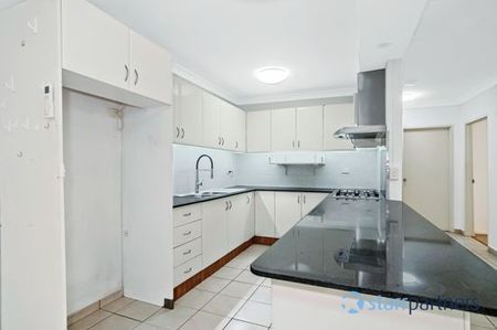 Well-presented ground-floor apartment with 2 car spaces - Photo 3