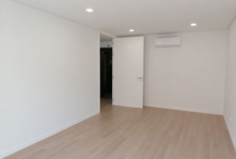 Fantástico Apartamento T2 para Arrendamento na Amadora