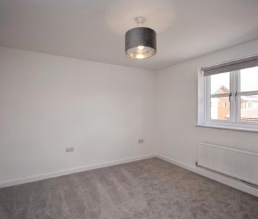 4 bedroom detached house to rent - Photo 2