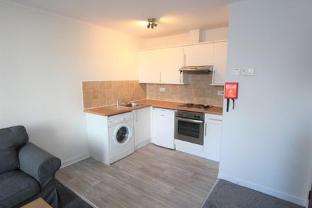 1 bedroom flat to rent - Photo 4