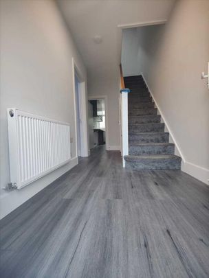 5 bedroom terraced house to rent - Photo 1