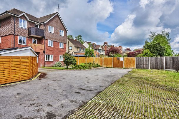 Available unfurnished from 18/12/2025 - Photo 1