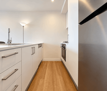 Fully furnished 1 Bedroom Boutique Apartment With Panoramic Views - Photo 3