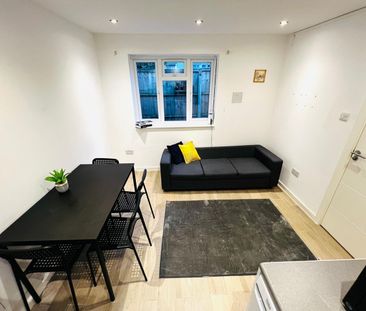 2 Bed Flat, Station Road, NW4 - Photo 2
