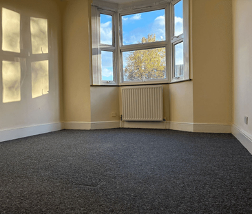 Blenheim Gardens, London, NW2 - Photo 1