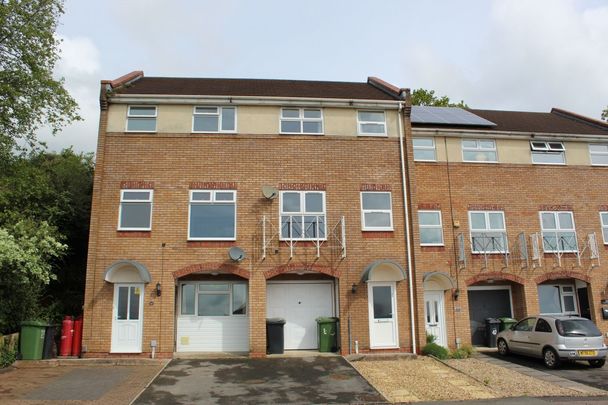 3 bed Terraced - To Let - Photo 1