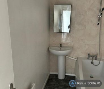 2 bedroom end of terrace house to rent - Photo 5