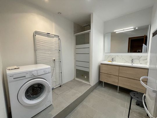 AIX EN PROVENCE - A LOUER -T3 CENTRE VILLE SUR LE COURS MIRABEAU - MEUBLE - Photo 1