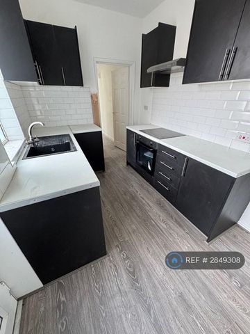 1 bedroom in a house share to rent - Photo 5