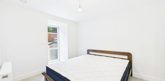 Memorial Avenue, Berkshire Memorial Avenue, Berkshire - Photo 2