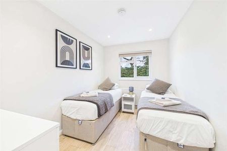 Park Road, Farnborough, Hampshire, GU14 - Photo 2