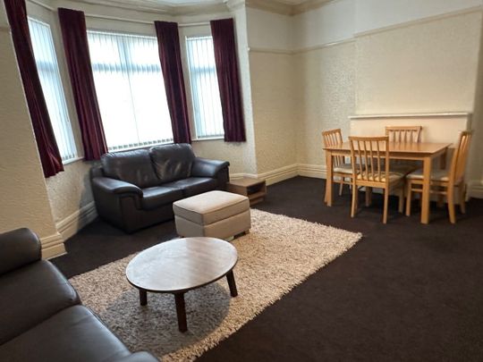 Room in a Shared Flat, Stockport Road, M13 - Photo 1