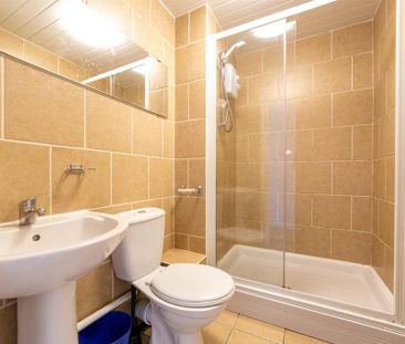 3 bedroom flat to rent - Photo 4
