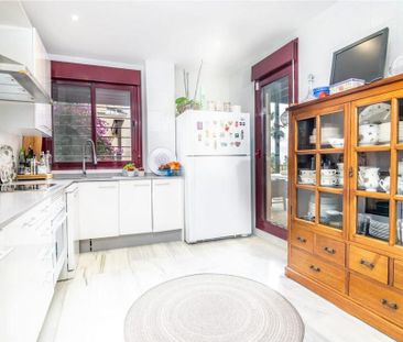 Luxury Townhouse for rent in Estepona, Andalusia - Photo 6