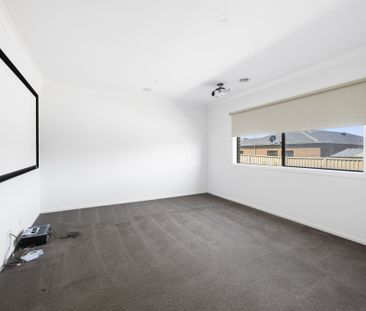 Massive Home with 4 Bedrooms and 3 Living Zones in Winter Valley - Photo 3