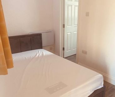 Studio Flat, Henley Road, IG1 - Photo 6