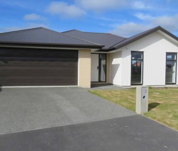 Lovely Near-New 3-Bedroom Home in Quality Subdivision - Photo 3