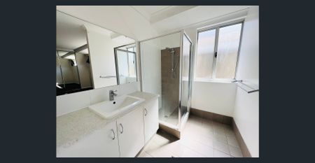 Relaxed Lifestyle in a coastal suburb - Photo 5