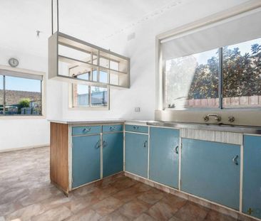 IDEAL PARKDALE SCHOOL LOCATION | LARGE YARD | WELL MAINTAINED HOME - Photo 2