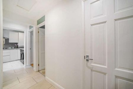 Sunbury Court Mews, Surrey, TW16 - Photo 3