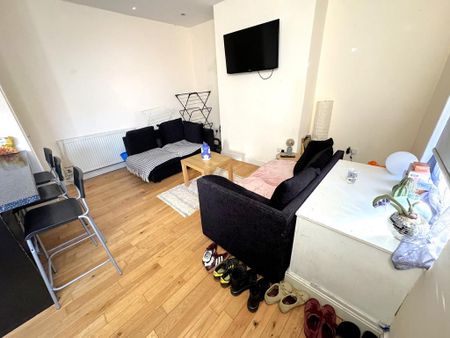 3 bedroom terraced house to rent - Photo 2