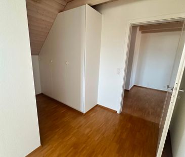 Renovierte 3.5-Zimmer-Dachwohnung mit charmantem Altbaucharakter un... - Photo 1