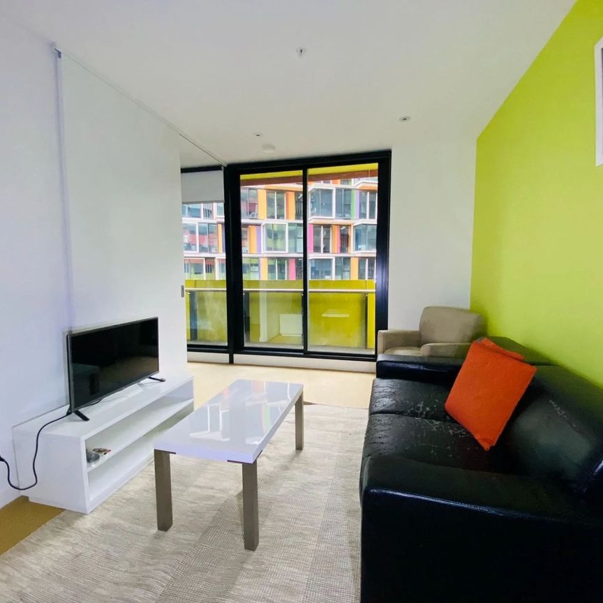 Spacious Furnished Two-Bedroom Apartment in Swanston Square - Photo 1