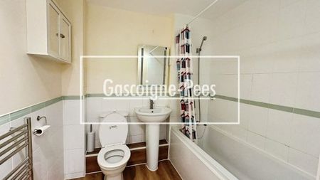 Winterthur Way, RG21 - Photo 4