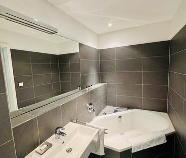 Hochwertige 2-Zimmer-Wohnung im EG mit Wohlfühlterrasse - Photo 1