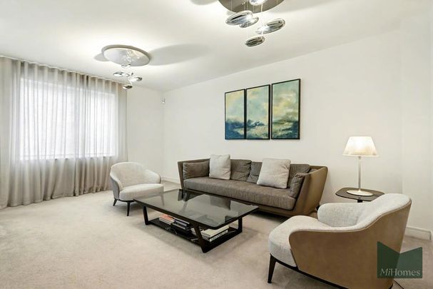 4 bedroom end of terrace house to rent - Photo 1