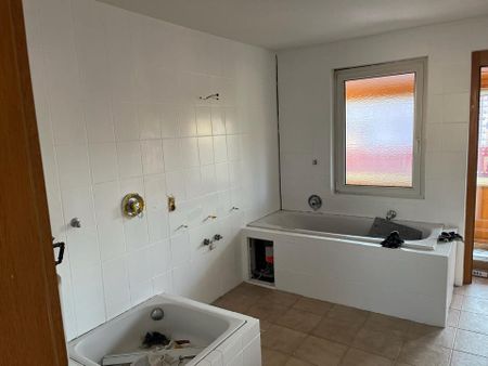 Renovierte 3-Zimmer Wohnung mit 17 qm großer Dachterasse in Münsi - Photo 2