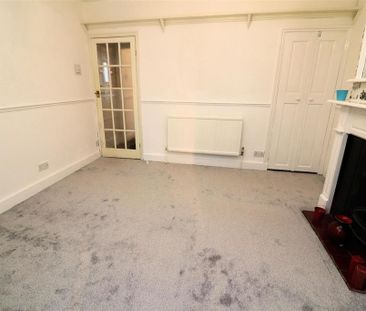 3 bedroom end of terrace house to rent - Photo 3
