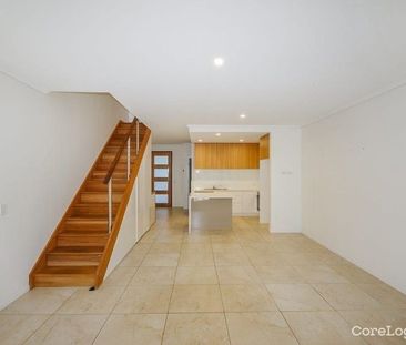 Discover Your Dream Home: Luxurious Two-Level Terrace in City Village, Robina! - Photo 2